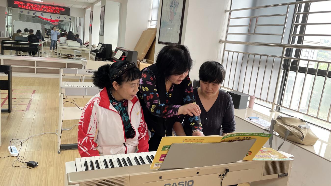 芦淞区文化馆成人电钢琴公益培训圆满结课
