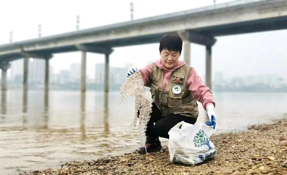 全国十佳生态环境志愿者  张纪湘：磨坏47双鞋，写下10多本巡河日记