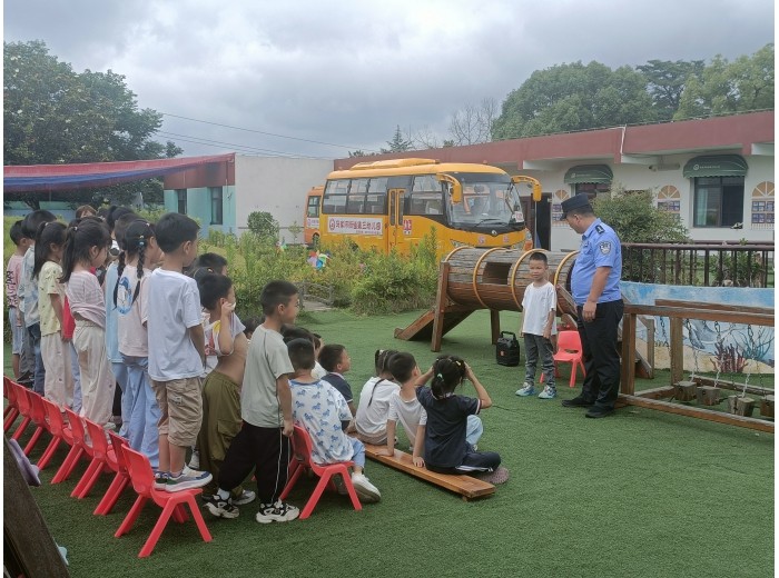 安全教育进校园 守护幼儿在当“夏”