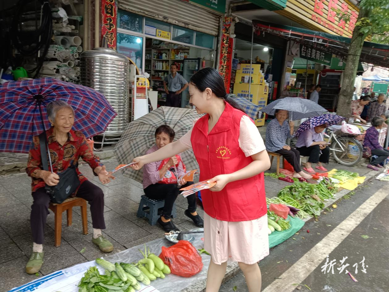 垄溪乡：赶集路上送“绿”音
