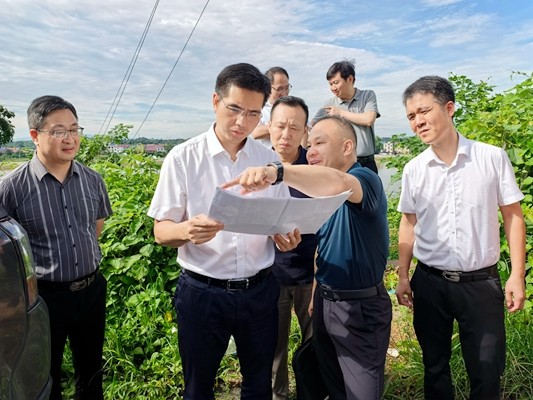 武挪强调研城南中学交通拥堵问题 要求为学生营造安全放心的出行环境
