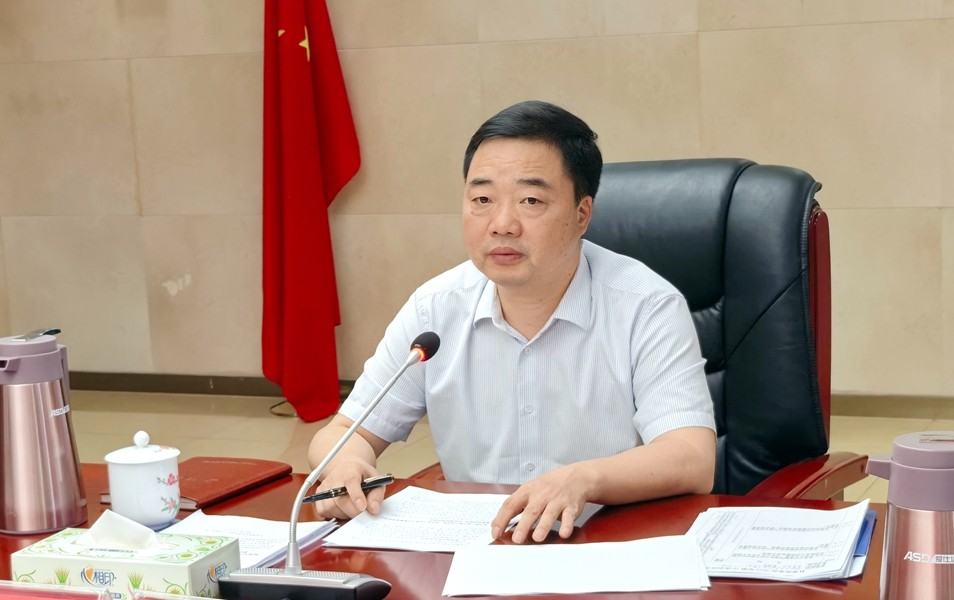 县委常委会2025年第10次会议召开