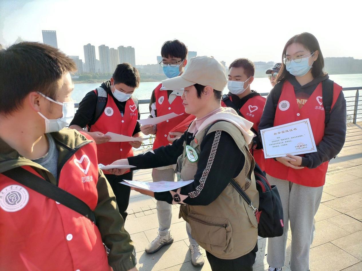 全国十佳生态环境志愿者  张纪湘：磨坏47双鞋，写下10多本巡河日记