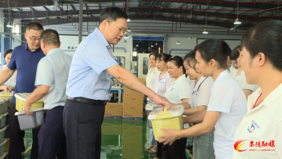 市总工会来茶开展“送清凉”慰问活动