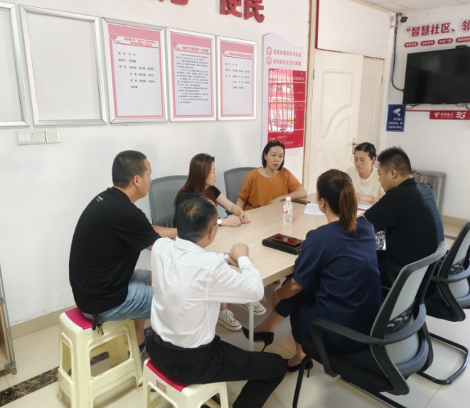 芦淞区民政局开展“干部进小区”活动