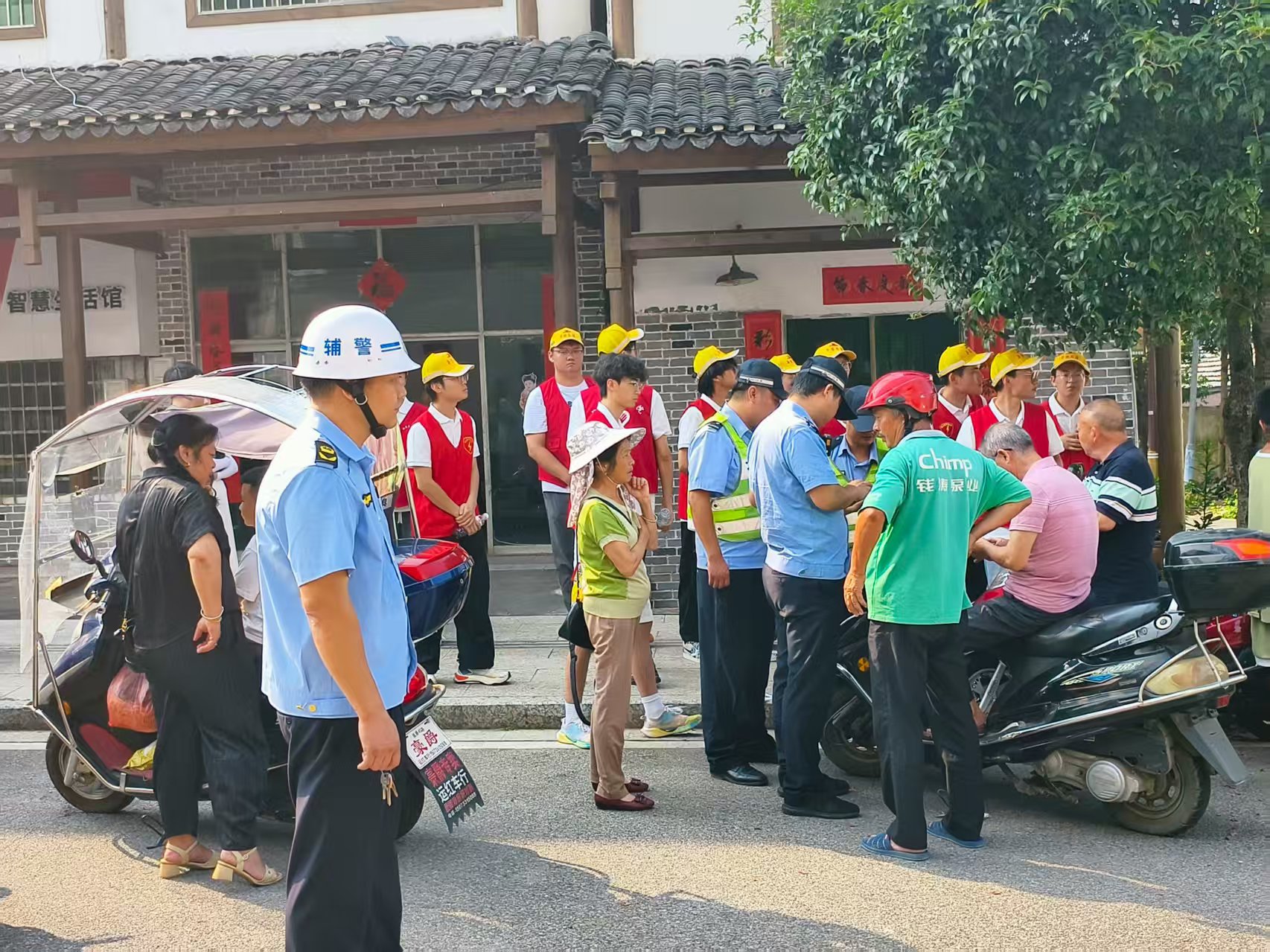 湖南工业大学交通与电气工程学院“三下乡”实践队到高陇镇开展交通安全下乡宣传活动