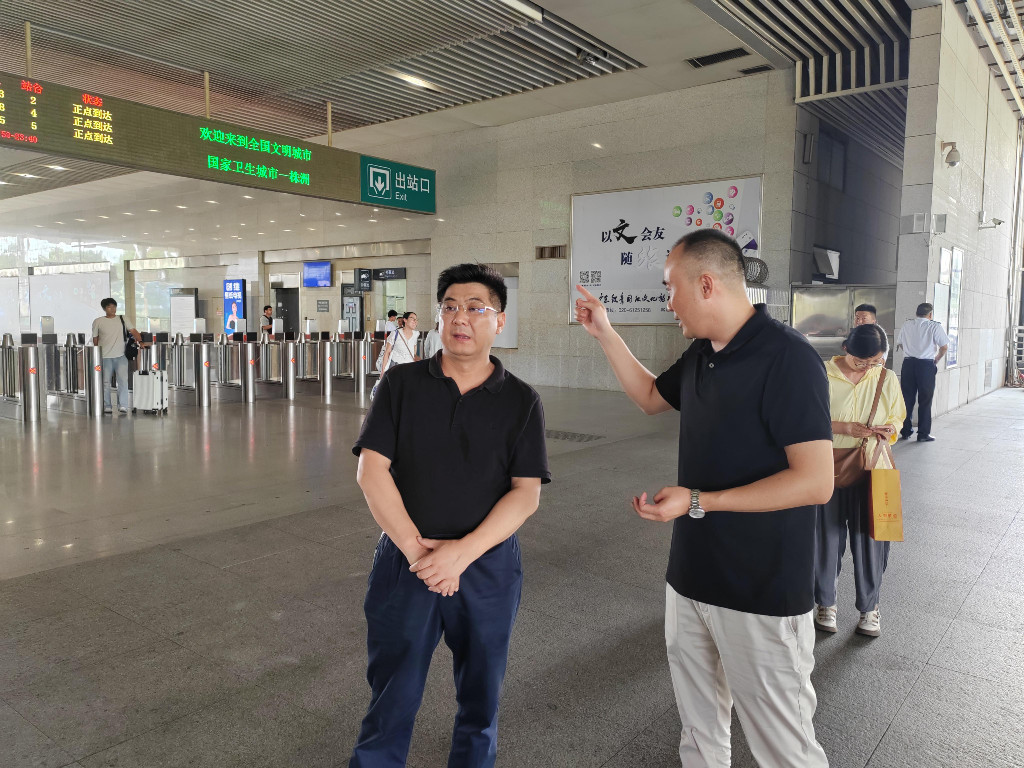 付访华暗访检查株洲西站交通秩序整治情况