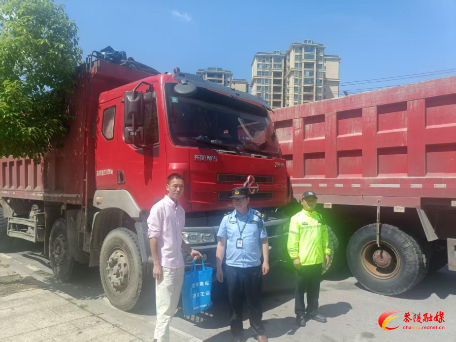县交通运输局：夏日送清凉 关爱沁人心