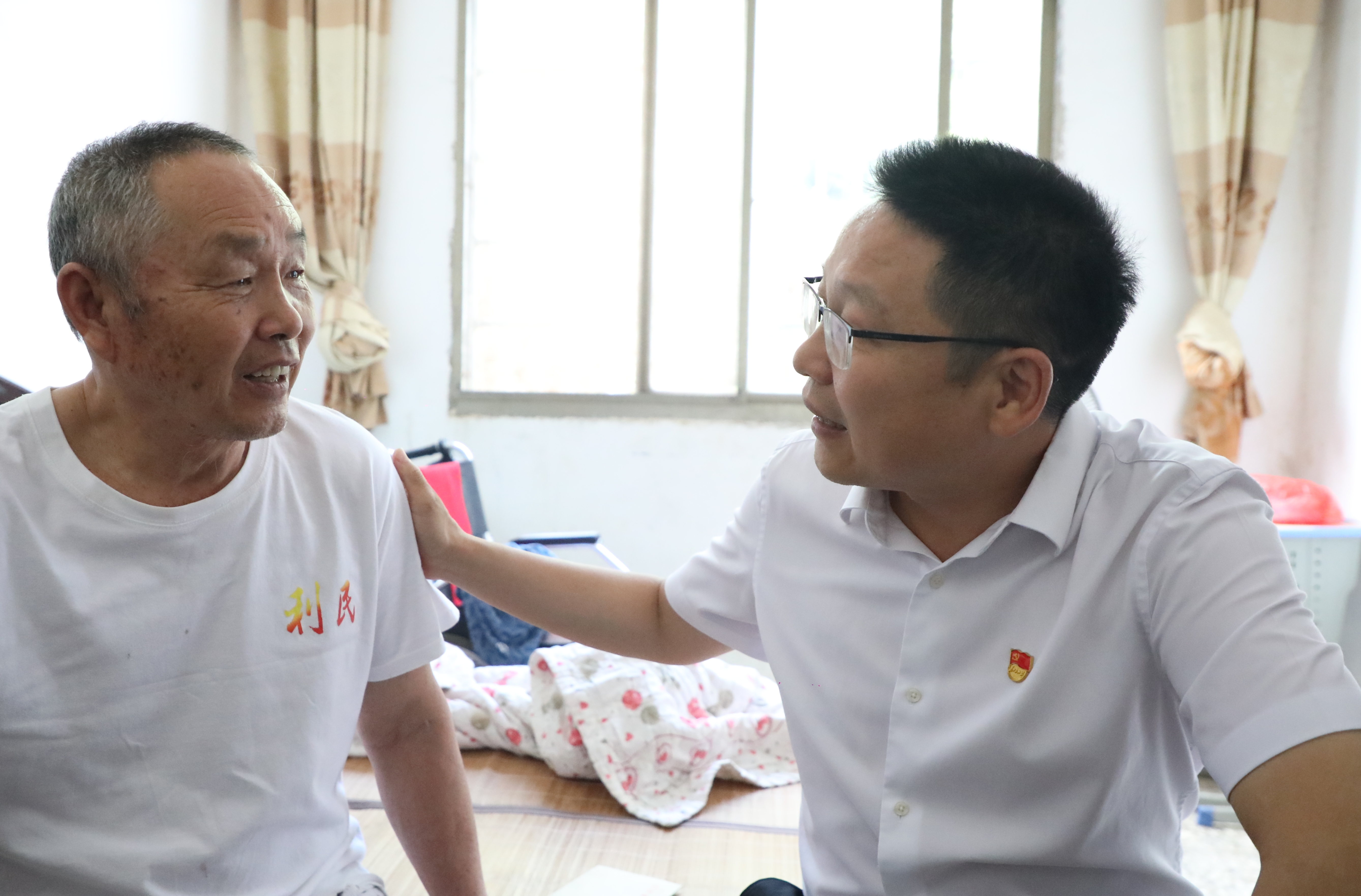 杨红兵、朱毅强分别带队开展“七一”走访慰问活动