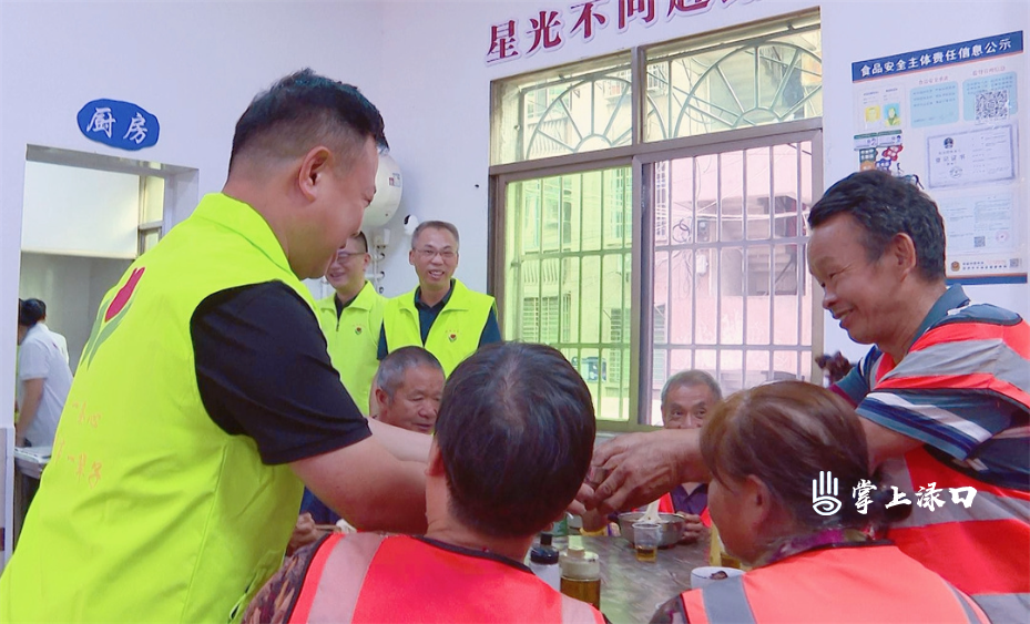 李晓彤到渌口区环卫工驿站参加志愿服务