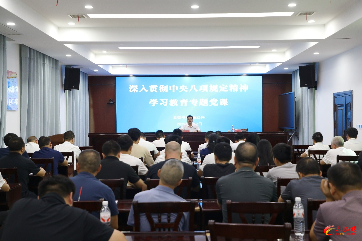 杨红兵赴严塘镇讲党课并调研乡村振兴工作
