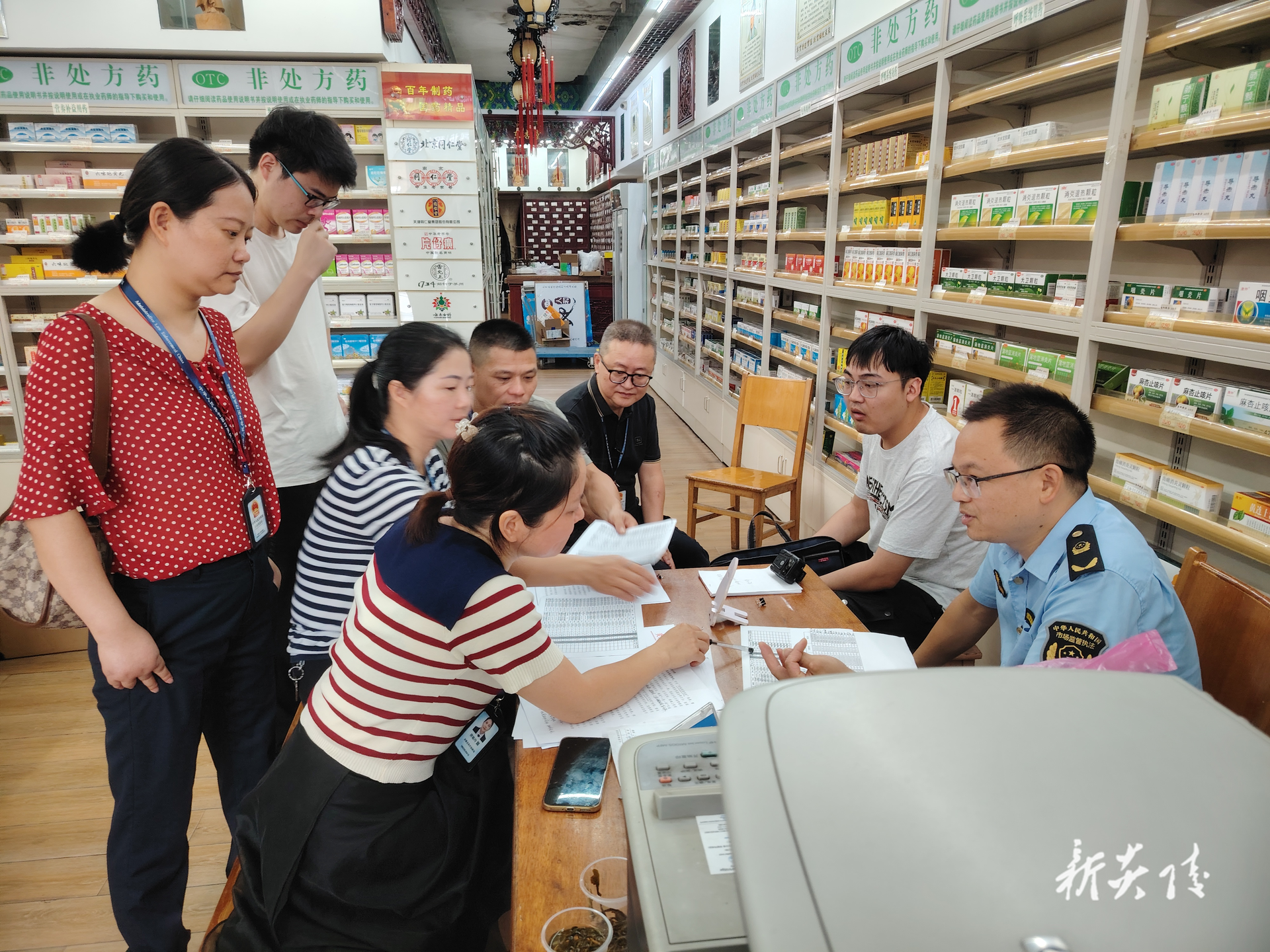 县医保、市场监管部门联合开展药品追溯码专项检查工作