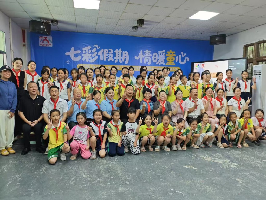 白关镇：“爱心妈妈 知心姐姐”结对关爱行动暨关爱女童公益夏令营活动顺利开营
