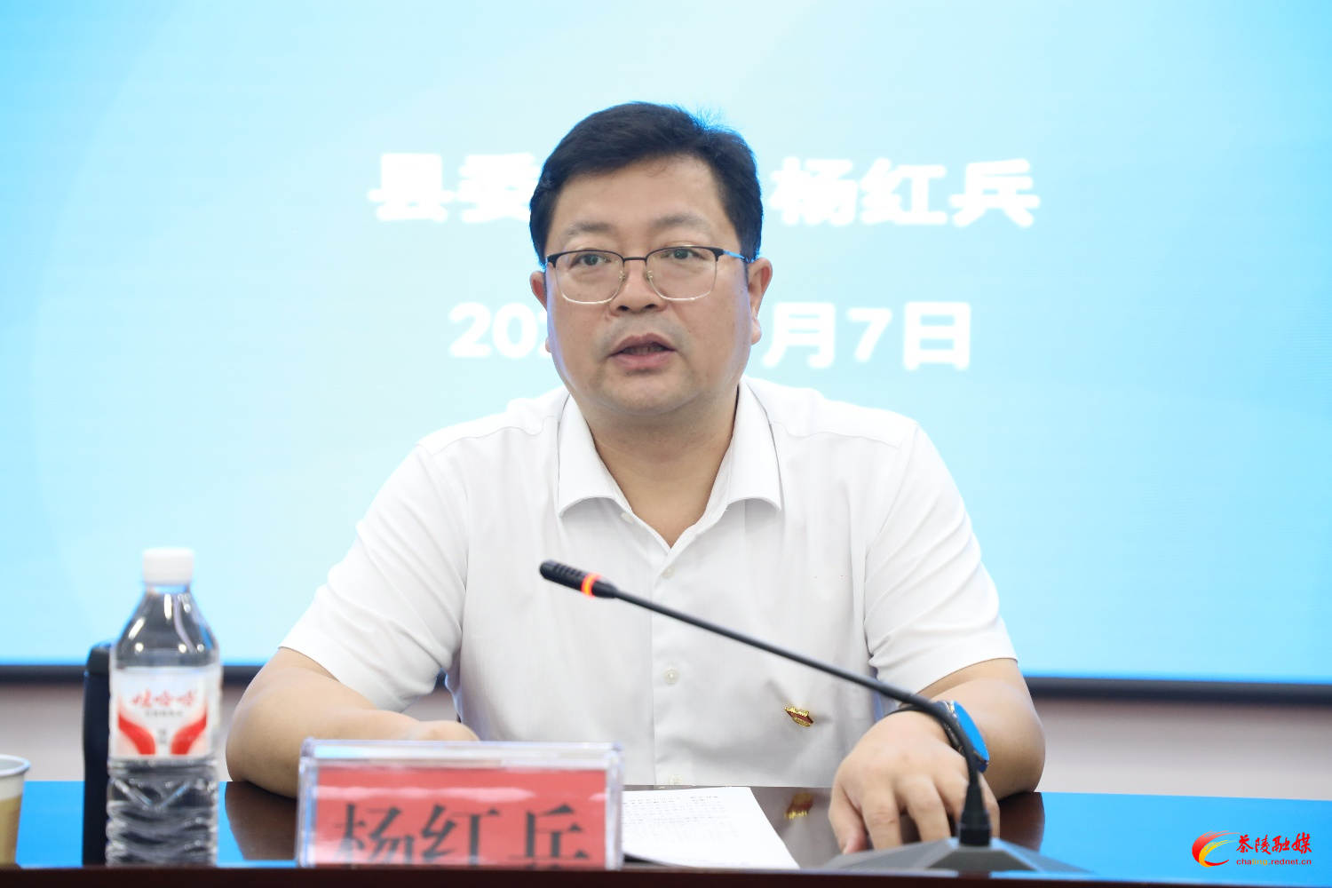 杨红兵赴严塘镇讲党课并调研乡村振兴工作