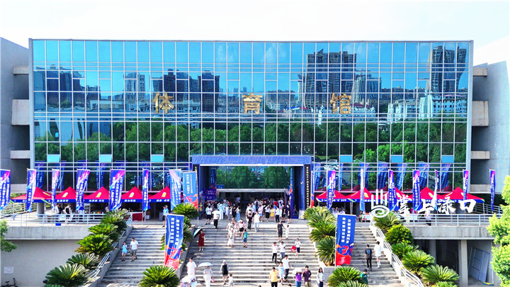 2025年全国体育传统学校联赛（高中组）在株洲市渌口区火热开赛！“暴烈湘军”湖南地质高中男篮首战告捷！
