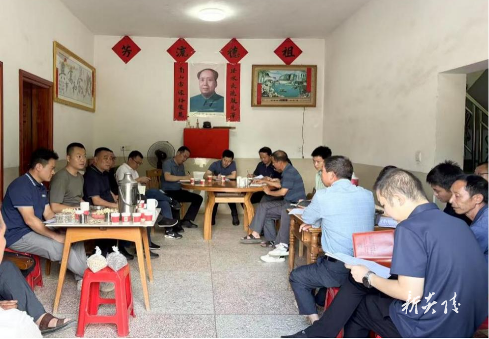 垄溪乡“酃峰夜话”屋场会：小空间撬动大治理