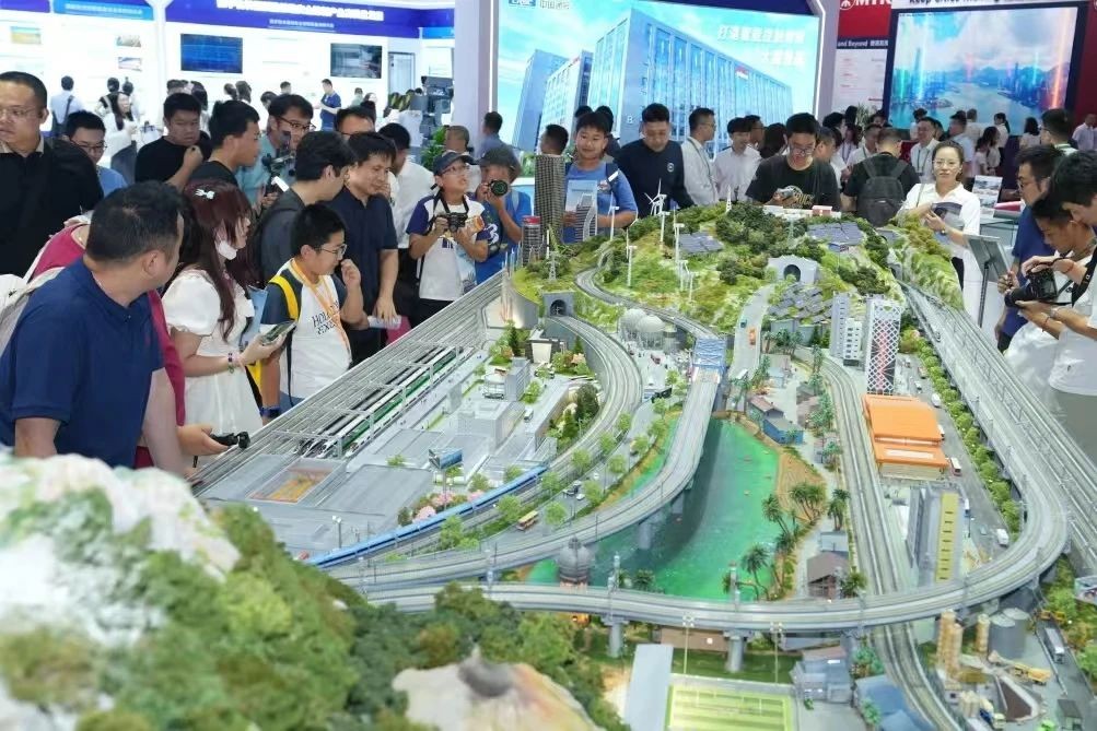 中车株洲所携两款实车亮相世界高速铁路大会