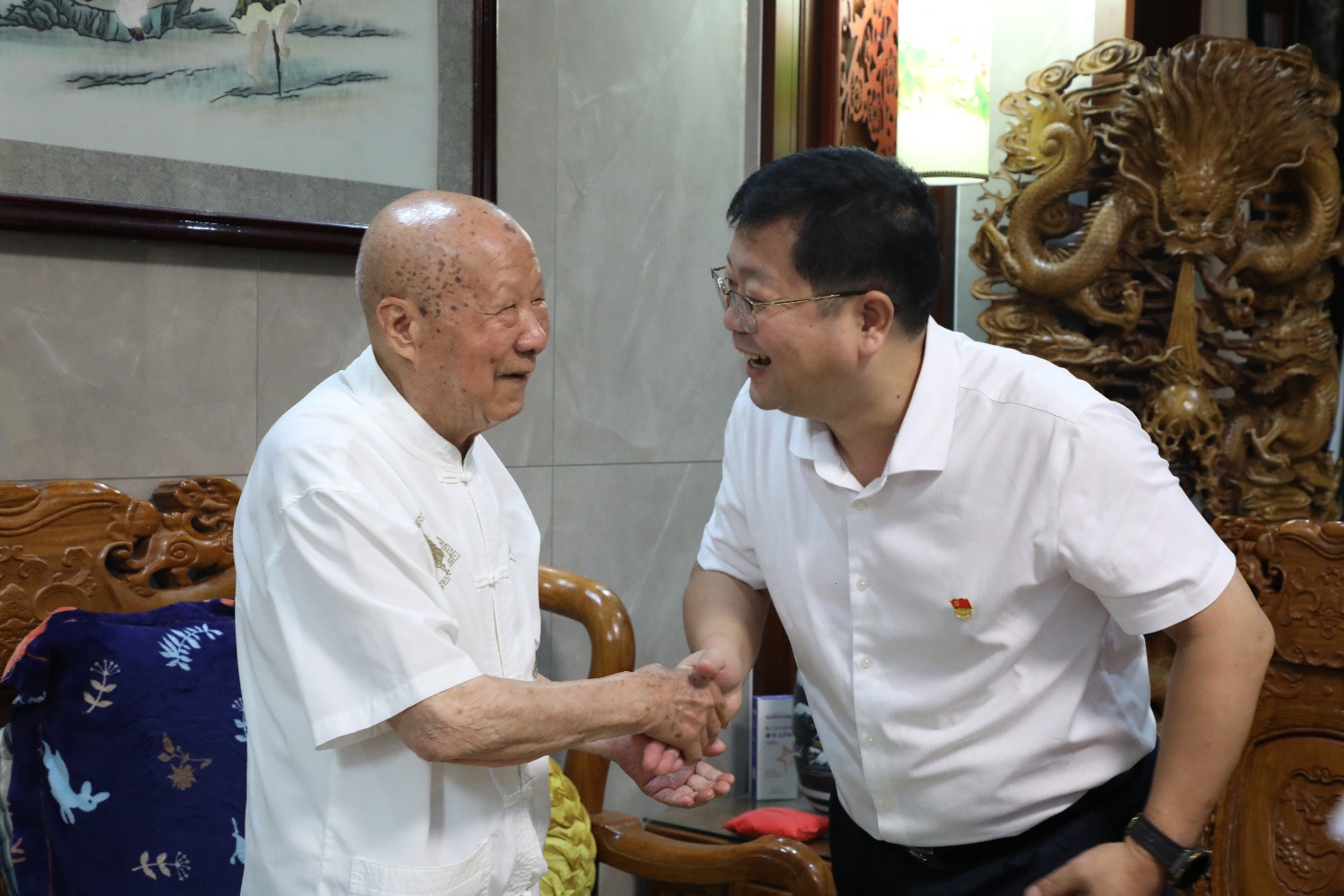 杨红兵、朱毅强分别带队开展“七一”走访慰问活动