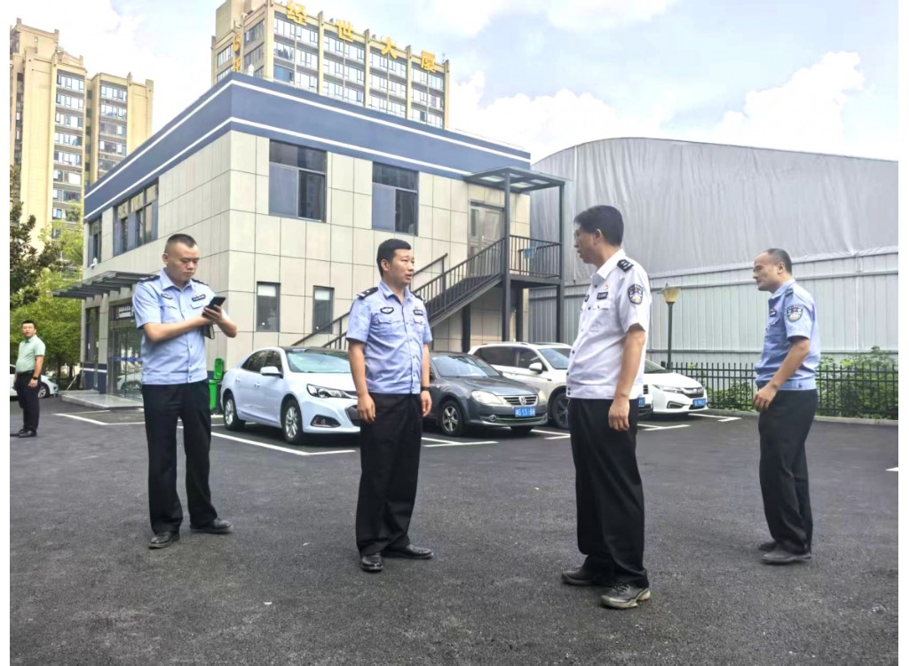 唐文发同志看望慰问基层民警