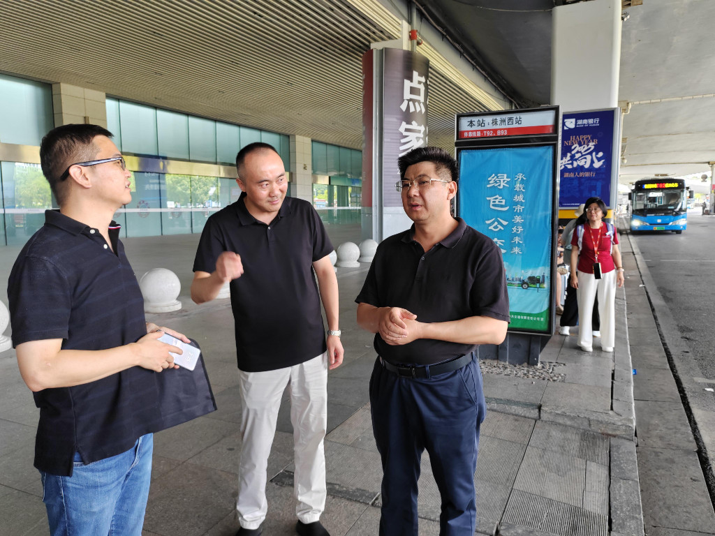 付访华暗访检查株洲西站交通秩序整治情况