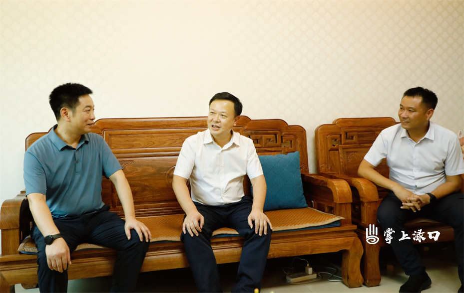 区领导开展“七一”走访慰问活动