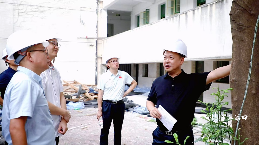 李晓彤调研渌口区五中（含初中部）暑假维修改造项目