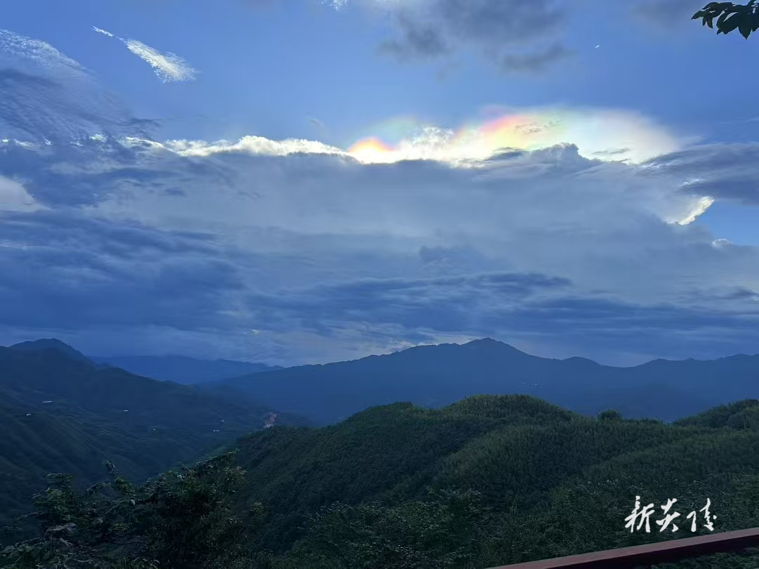 策源乡出现七彩祥云 梦幻景色美不胜收