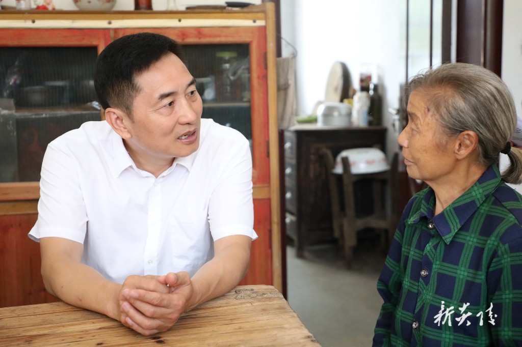 尹朝晖调研巩固拓展脱贫攻坚成果同乡村振兴有效衔接工作