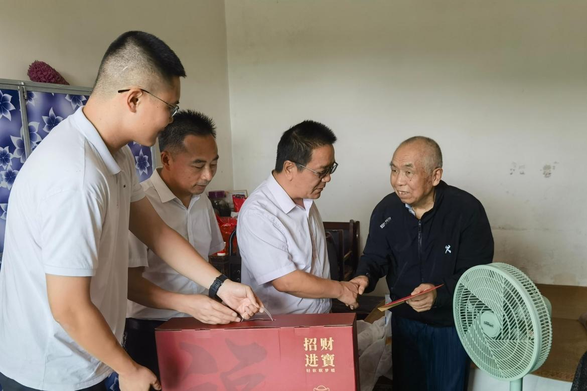 株洲市天元区开展"八一"走访慰问等双拥系列活动