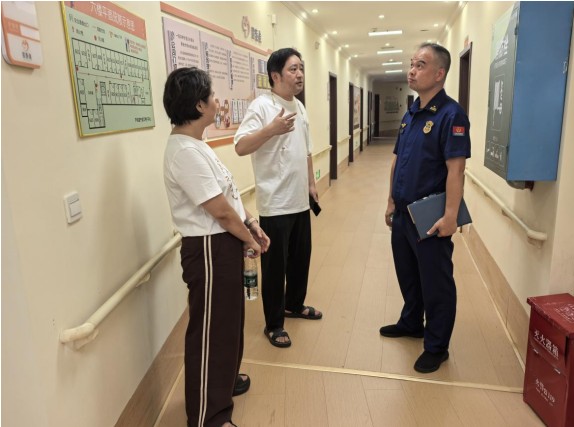 区民政局联合消防部门开展安全生产检查