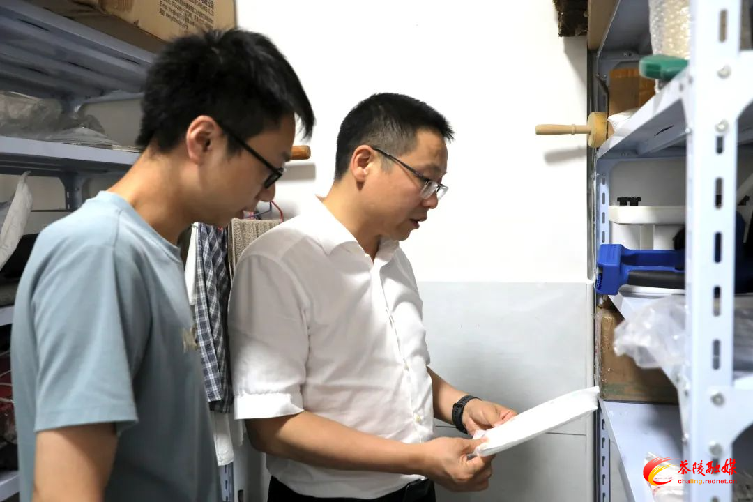 朱毅强带队暗访食品安全工作