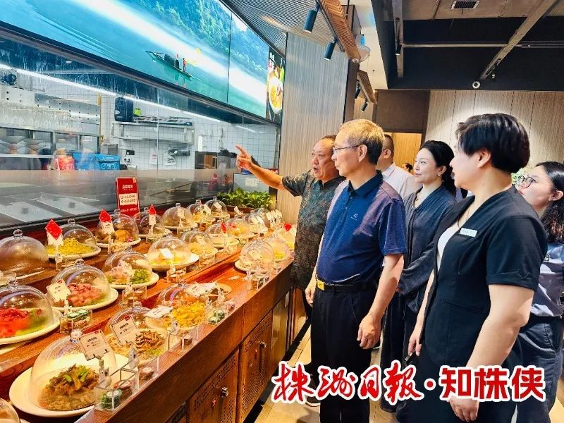 陈恢清调研餐饮企业