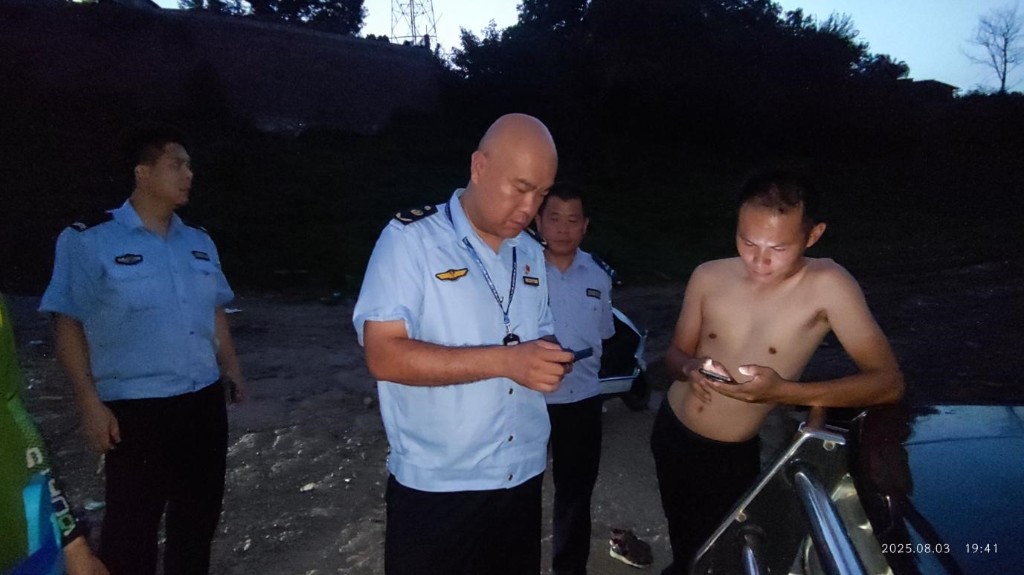 “劝离 约谈 处罚”三管齐下！株洲市水上交通执法大队联合多部门集中整治湘江航道乱象