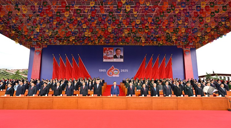 西藏自治区成立60周年庆祝大会隆重举行 中共中央全国人大常委会国务院全国政协中央军委致电祝贺 习近平出席大会