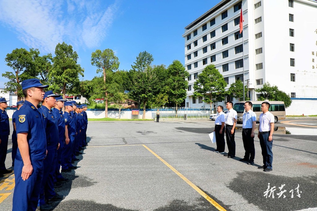 “八一”建军节 县"四大家"领导慰问驻炎部队官兵和消防救援人员