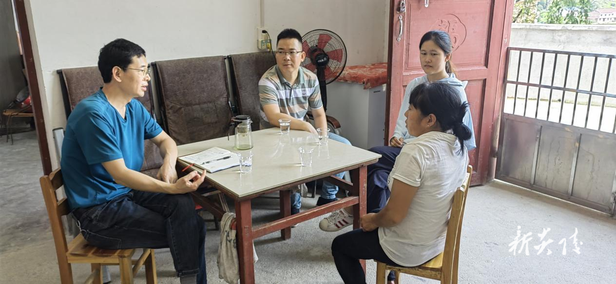 中村瑶族乡开展实地走访易地搬迁户活动