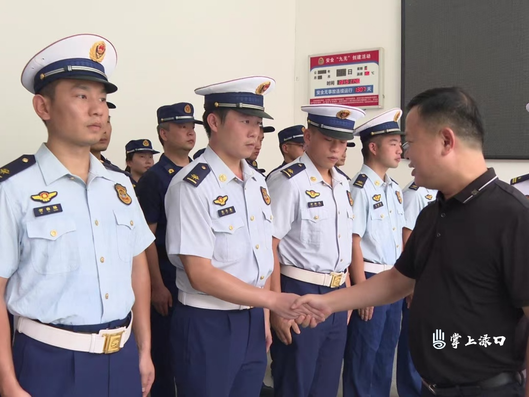李晓彤率队开展八·一建军节走访慰问活动