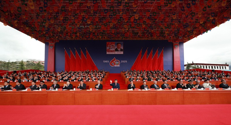西藏自治区成立60周年庆祝大会隆重举行 中共中央全国人大常委会国务院全国政协中央军委致电祝贺 习近平出席大会