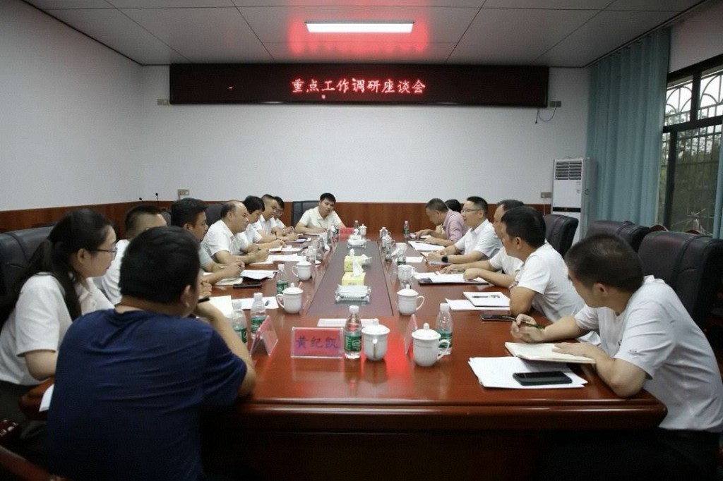 朱毅强到界首镇调研重点工作