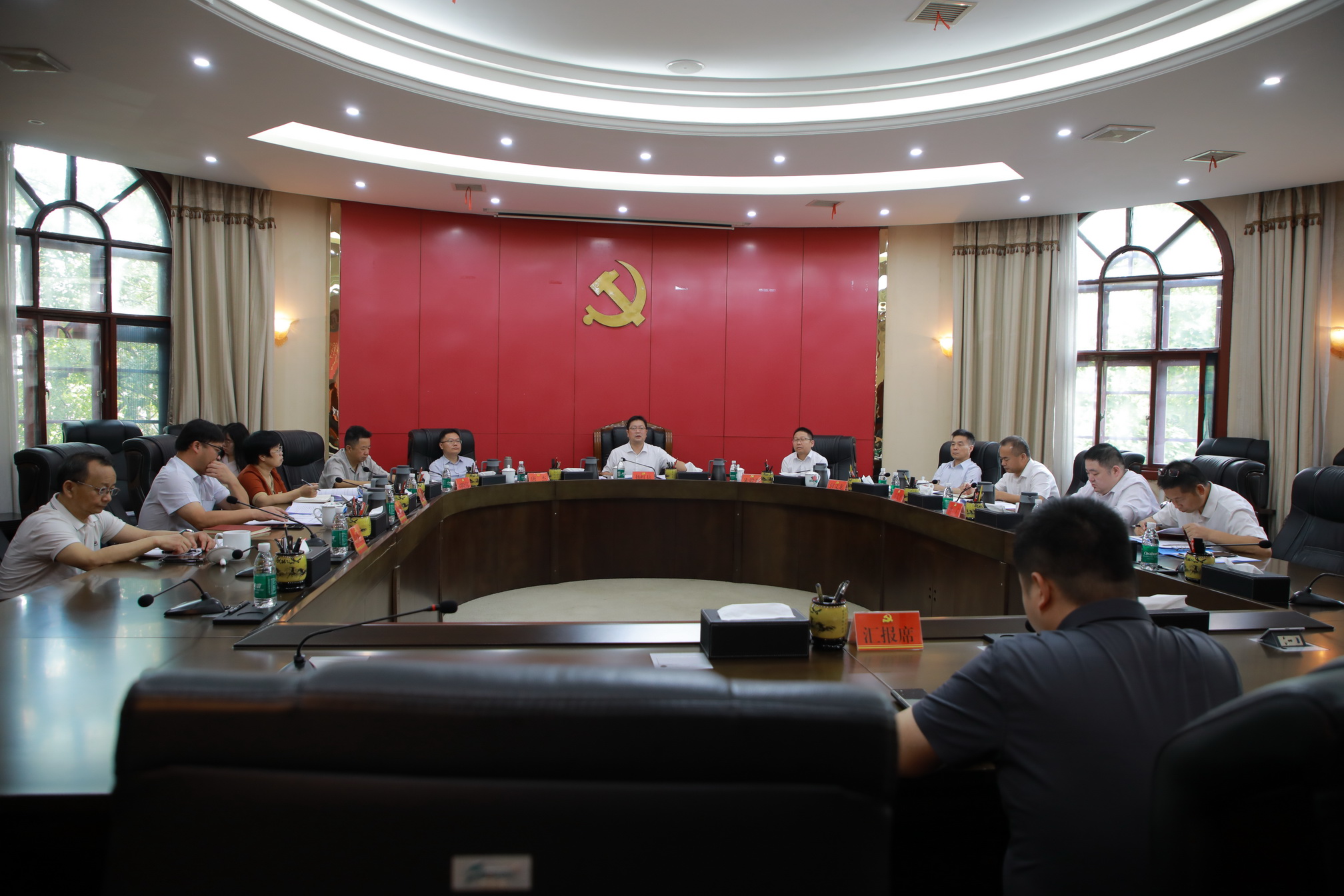 杨红兵主持召开中共茶陵县委常委会2025年第15次会议