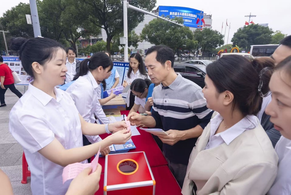 诚信诚实守初心 依法统计担使命 —株洲市举办第十六届“中国统计开放日”暨1%人口抽样调查宣传月活动