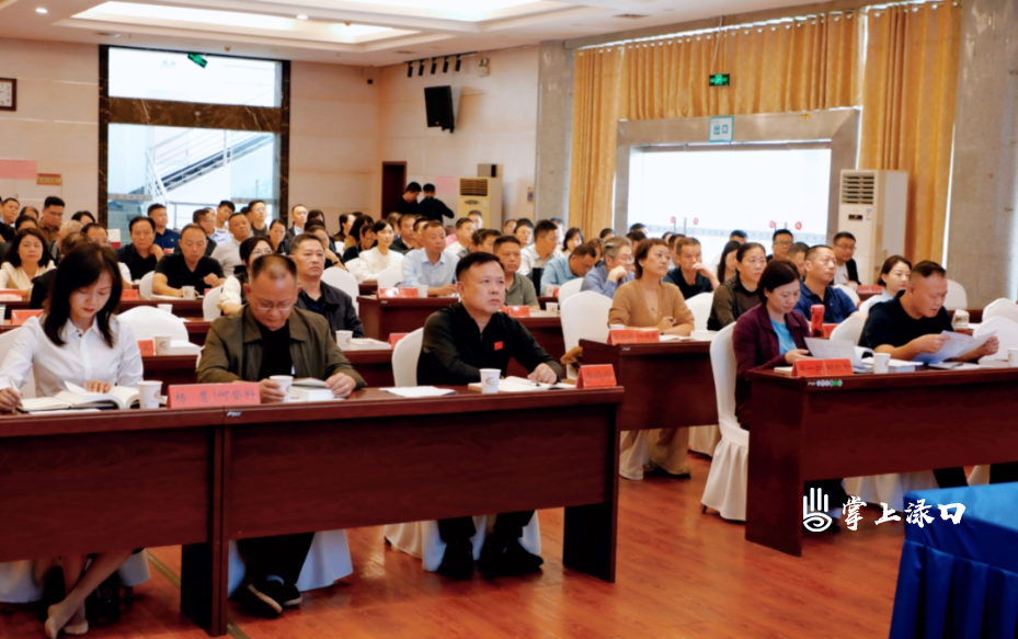 区委理论学习中心组（扩大）举行2025年第十一次集体学习