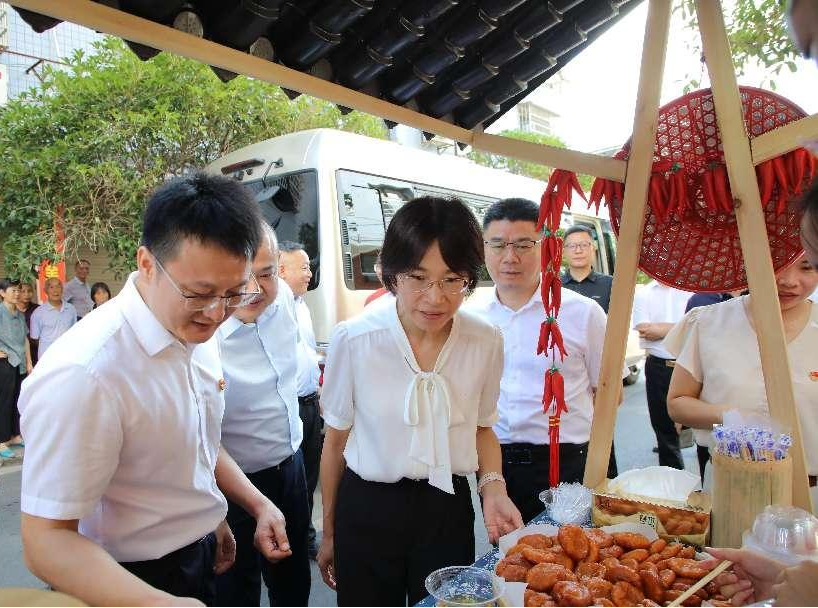 杨桦副市长在茶陵调研“三社合一”综合改革和“流动供销”工作