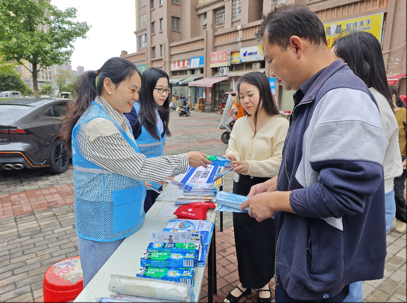 株洲市统计局进社区开展统计开放日活动