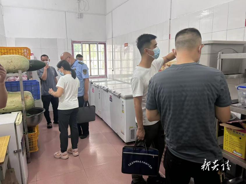 十都镇：筑牢校园安全防线 守护“舌尖上的开学季”