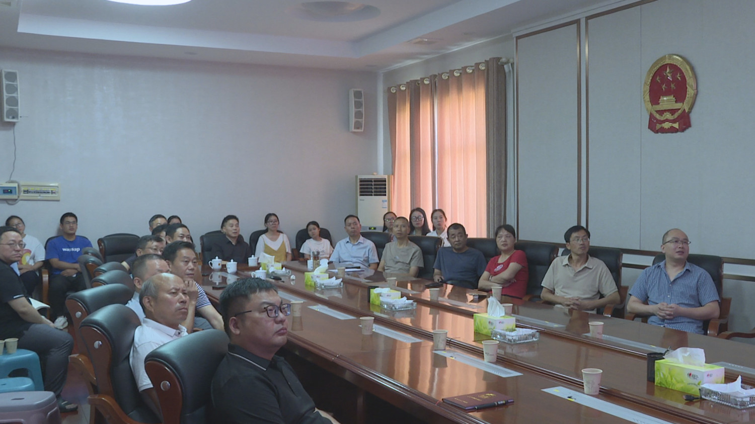茶陵社会各界集中收看纪念中国人民抗日战争暨世界反法西斯战争胜利80周年大会