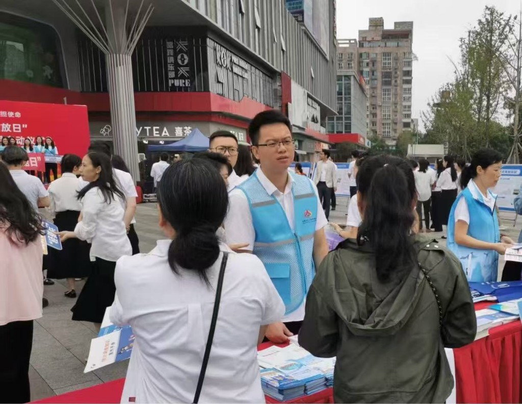 诚信诚实守初心 依法统计担使命 —株洲市举办第十六届“中国统计开放日”暨1%人口抽样调查宣传月活动