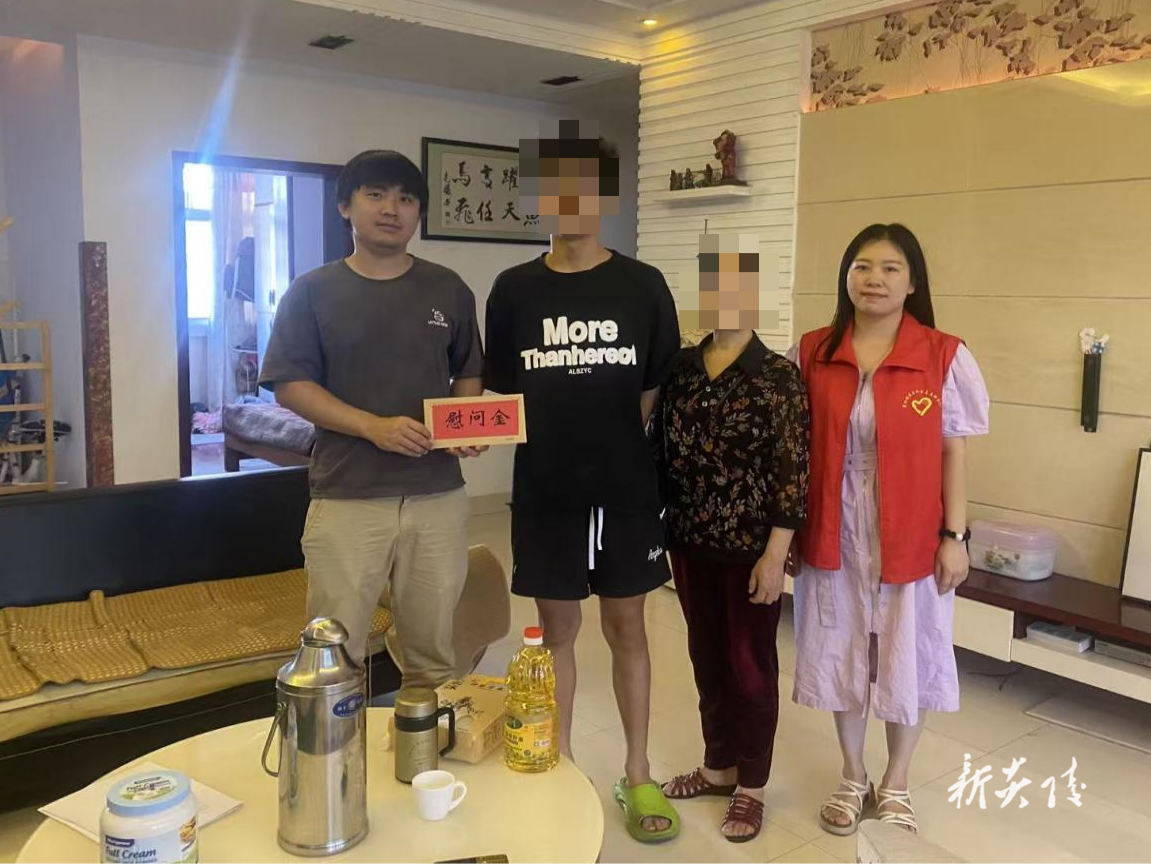 霞阳镇开展困境青少年走访慰问活动
