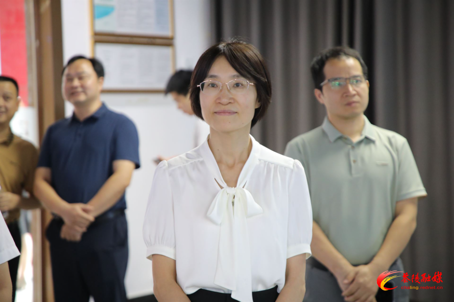 杨桦来茶调研企业上市工作