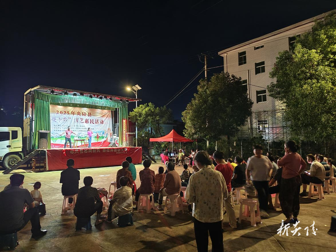 霞阳镇：搭台唱戏传文明 移风易俗进万家
